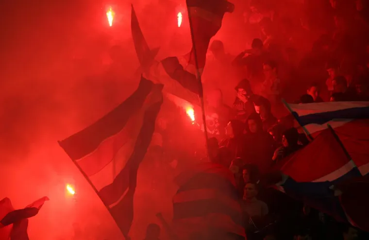 SPLIĆANE ČEKA NOVA KAZNA: Torcida opet napravila bakljadu na Poljduu