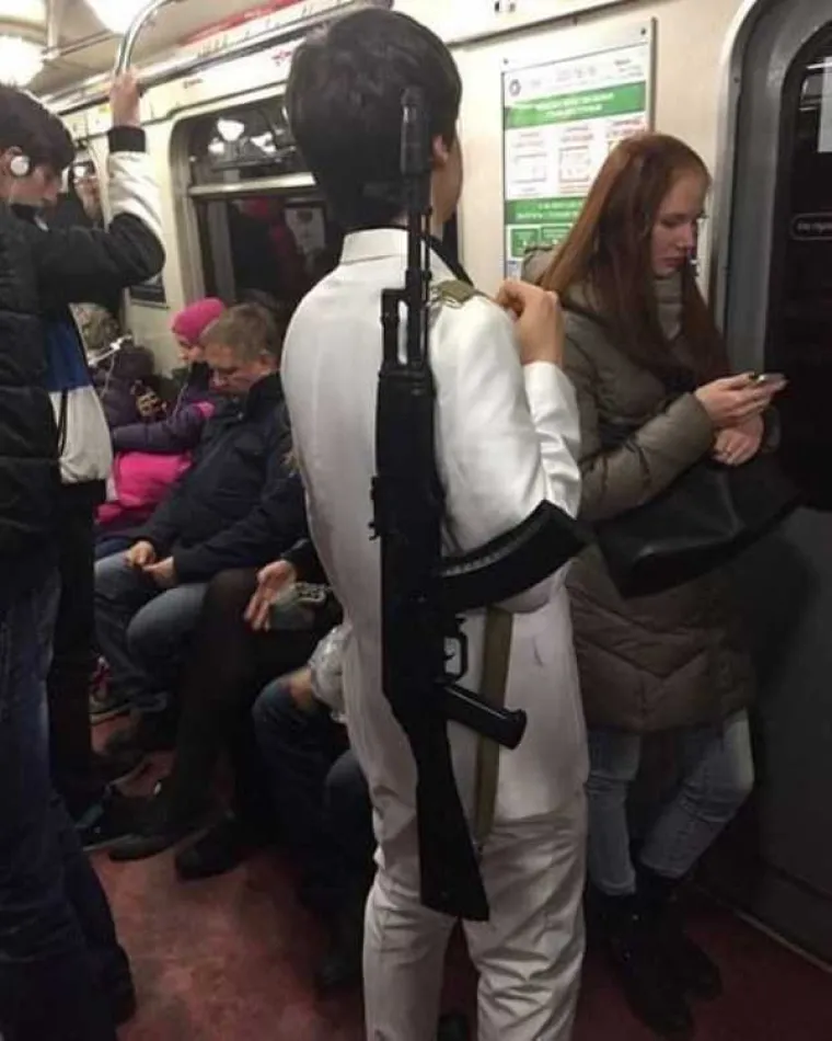 RUSKA MODA TOLIKO JE BIZARNA DA BI SE MOGLA POJAVITI NA MODNIM PISTAMA: Neukus je novi ukus