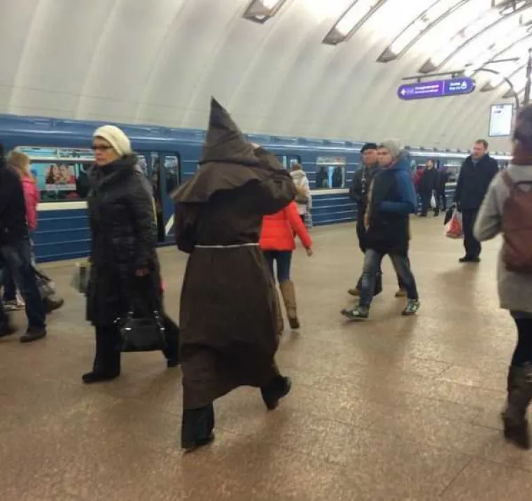 RUSKA MODA TOLIKO JE BIZARNA DA BI SE MOGLA POJAVITI NA MODNIM PISTAMA: Neukus je novi ukus