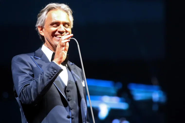 ANDREA BOCELLI ODUŠEVIO PREPUNU ARENU: Samo najveći sretnici prisustvovali koncertu za koji se tražila karta više