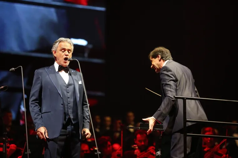 ANDREA BOCELLI ODUŠEVIO PREPUNU ARENU: Samo najveći sretnici prisustvovali koncertu za koji se tražila karta više