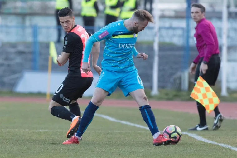 11.03.2018., stadion Cibalia, Vinkovci - Hrvatski Telekom Prva liga, 25. kolo, HNK Cibalia Vinkovci - NK Osijek. Haris Hajradinovic, Hrvoje Plum. 
  Photo: Dubravka Petric/PIXSELL