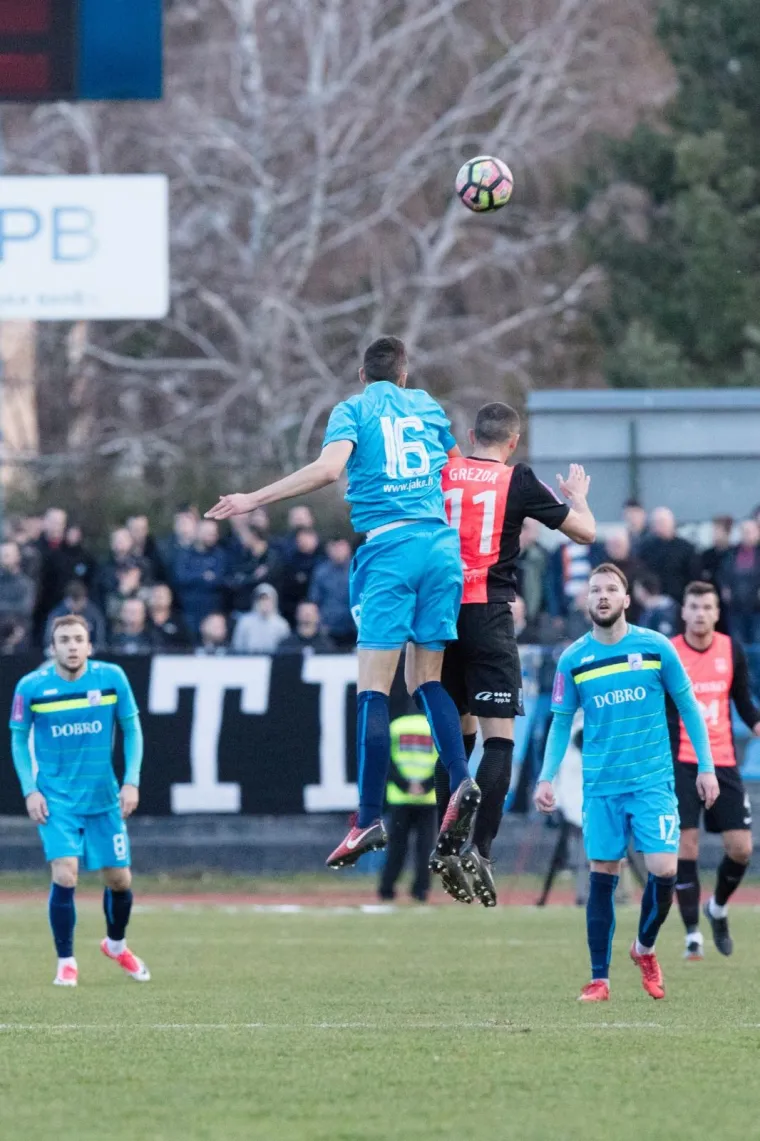 11.03.2018., stadion Cibalia, Vinkovci - Hrvatski Telekom Prva liga, 25. kolo, HNK Cibalia Vinkovci - NK Osijek. Frane Ikic, Eros Grezda. 
  Photo: Dubravka Petric/PIXSELL