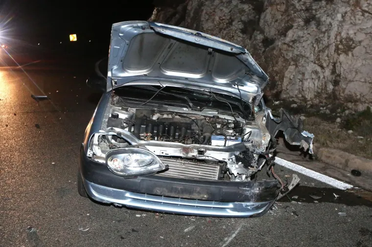 Stravična nesreća na Jadranskoj magistrali: jedna osoba ozlijeđena u sudaru dva osobna automobila