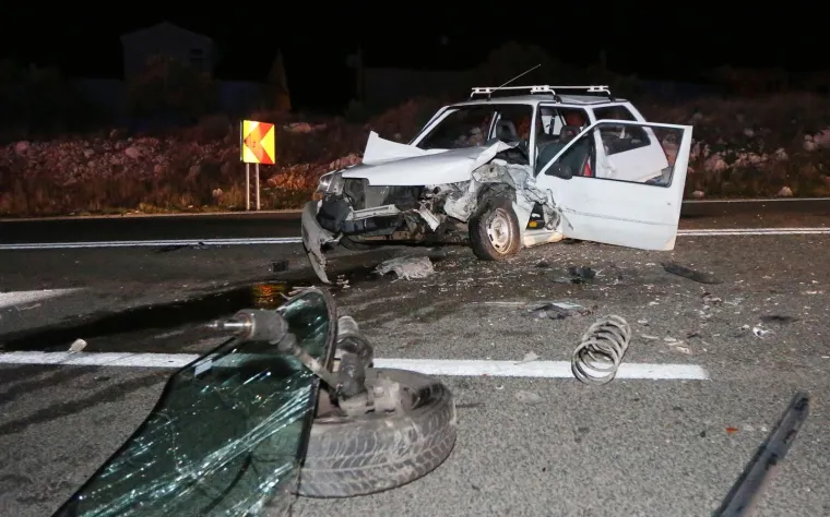 Stravična nesreća na Jadranskoj magistrali: jedna osoba ozlijeđena u sudaru dva osobna automobila