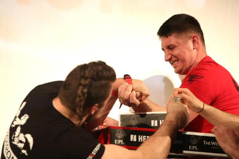 Pogledajte tko ima najjaču desnicu u Hrvatskoj: u Sinju održano državno prvenstvu u obaranju ruke