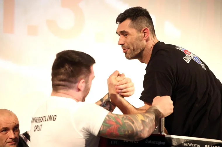 Pogledajte tko ima najjaču desnicu u Hrvatskoj: u Sinju održano državno prvenstvu u obaranju ruke