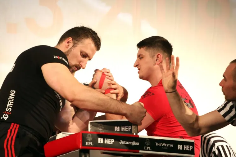 Pogledajte tko ima najjaču desnicu u Hrvatskoj: u Sinju održano državno prvenstvu u obaranju ruke