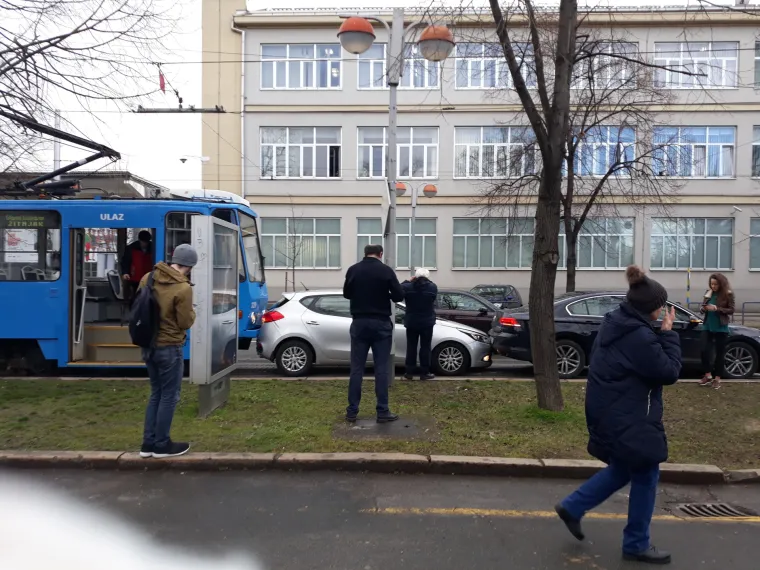 Preusmjeravaju se tramvaji linija 4, 9, 12 i 14.  Tramvaji linija 4 i 9 preusmjeravaju se na Zapadni kolodvor, a 12 i 14 preko Ulice Republike Austrije  i Ilice na svoje trase.