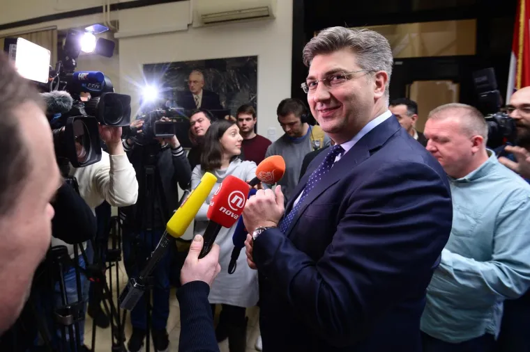 ZAVR&Scaron;IO MARATONSKI SASTANAK HDZ-ovaca: Premijer Plenković obratio se javnosti vezano za Istanbulsku konvenciju