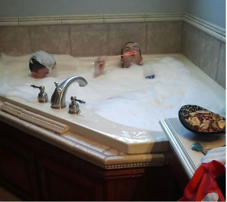 DOKAZ DA MU&Scaron;KARCI NIKADA NE ODRASTU: Koliko vas će se prepoznati u ovim fotkama?