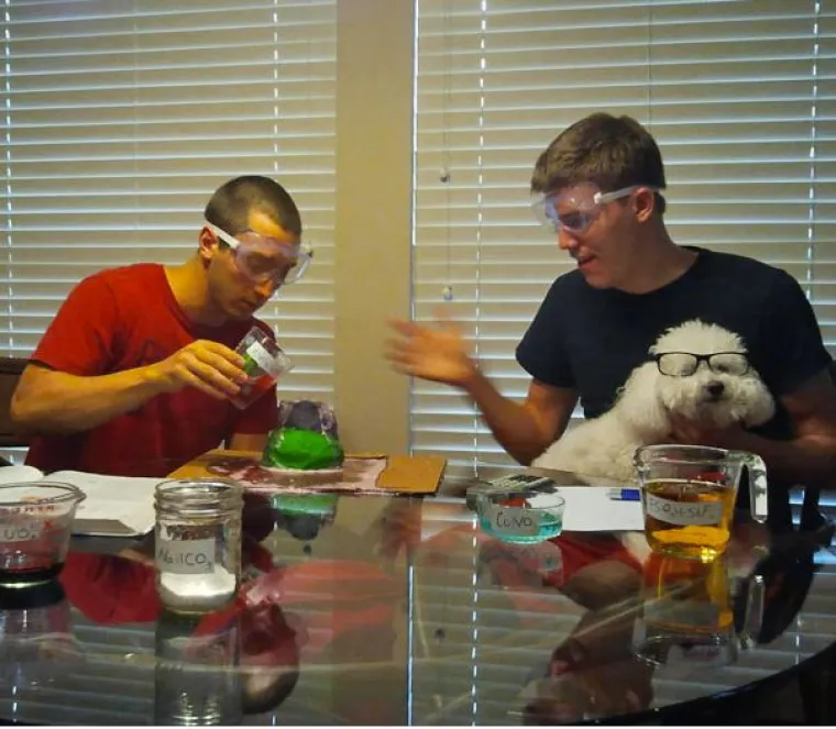 DOKAZ DA MU&Scaron;KARCI NIKADA NE ODRASTU: Koliko vas će se prepoznati u ovim fotkama?