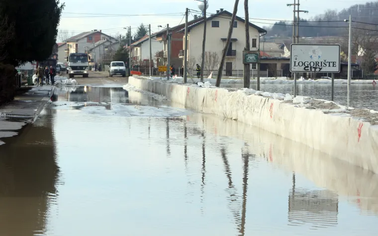 Nadljudski napori u Karlovcu: zbog vodostaja Korane od 782 cm progla&scaron;eno izvanredno stanje