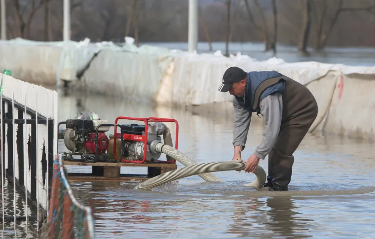 Nadljudski napori u Karlovcu: zbog vodostaja Korane od 782 cm progla&scaron;eno izvanredno stanje