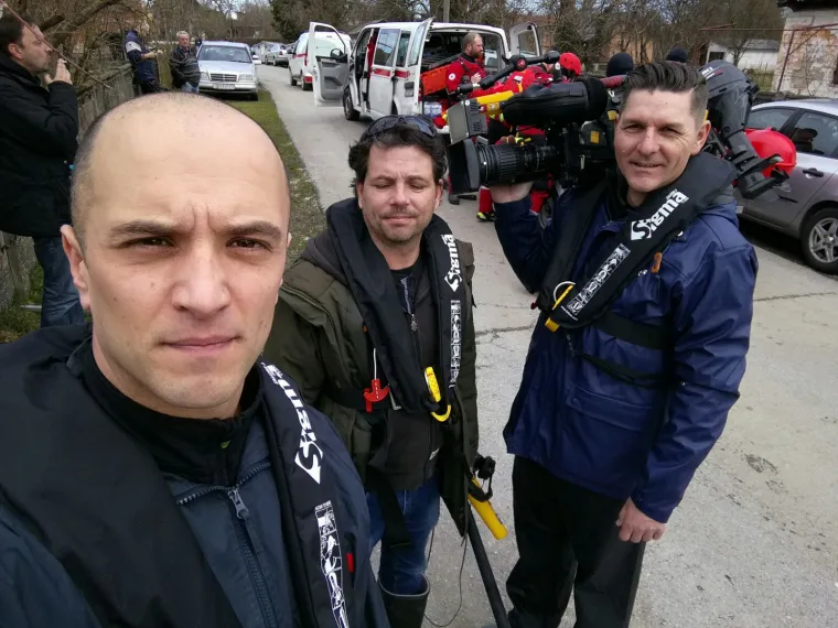 RTL-ovi reporteri na mjestu događaja: u Kostajnici kritično, Letovanić očekuje vrhunac vala iz Karlovca tijekom dana