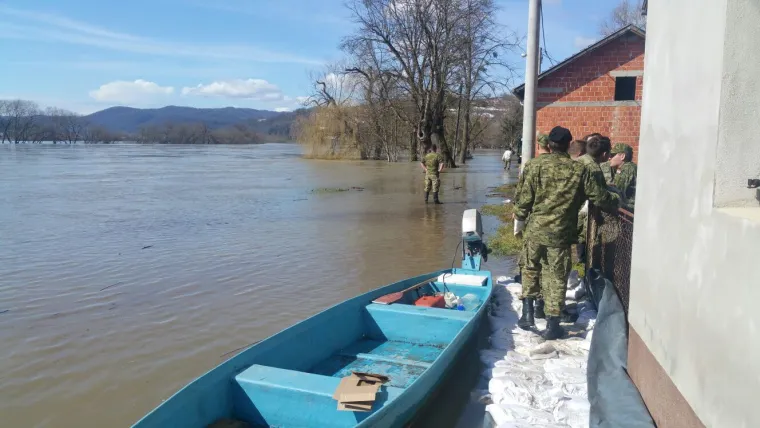 RTL-ovi reporteri na mjestu događaja: u Kostajnici kritično, Letovanić očekuje vrhunac vala iz Karlovca tijekom dana