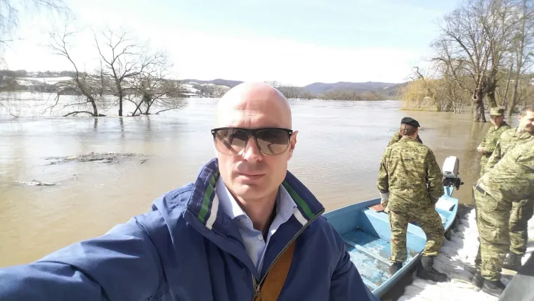 RTL-ovi reporteri na mjestu događaja: u Kostajnici kritično, Letovanić očekuje vrhunac vala iz Karlovca tijekom dana