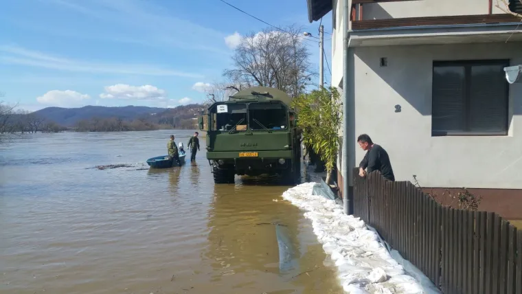 RTL-ovi reporteri na mjestu događaja: u Kostajnici kritično, Letovanić očekuje vrhunac vala iz Karlovca tijekom dana