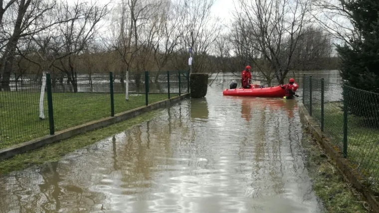 RTL-ovi reporteri na mjestu događaja: u Kostajnici kritično, Letovanić očekuje vrhunac vala iz Karlovca tijekom dana
