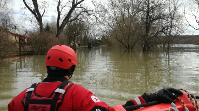 RTL-ovi reporteri na mjestu događaja: u Kostajnici kritično, Letovanić očekuje vrhunac vala iz Karlovca tijekom dana