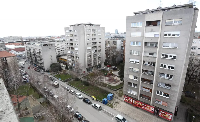 U sredi&scaron;tu Zagreba netko od stanara održava zelenu povr&scaron;inu tako da tvori natpis 'TITO'