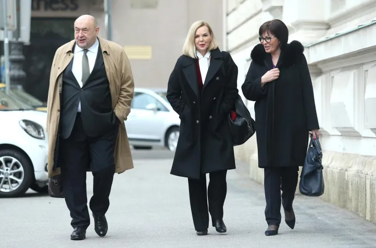 Pogledajte s kime se dotjerana Marina Lovrić Merzel danas pojavila na zagrebačkom sudu