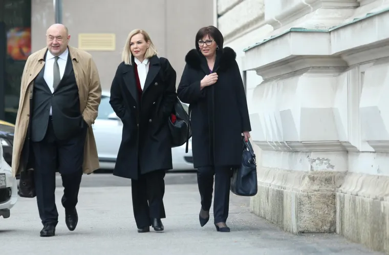 Pogledajte s kime se dotjerana Marina Lovrić Merzel danas pojavila na zagrebačkom sudu