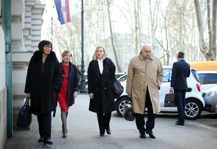 Pogledajte s kime se dotjerana Marina Lovrić Merzel danas pojavila na zagrebačkom sudu