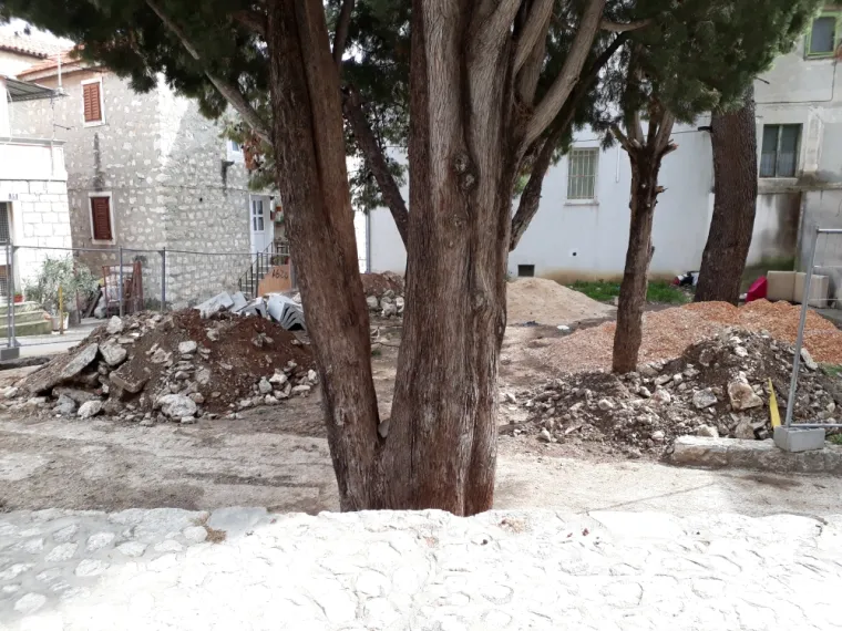 Pogledajte kako izgleda najpoznatiji splitski kvart pred turističku sezonu: smeće i divlja gradnja razljutili građane