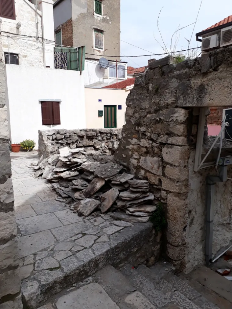 Pogledajte kako izgleda najpoznatiji splitski kvart pred turističku sezonu: smeće i divlja gradnja razljutili građane