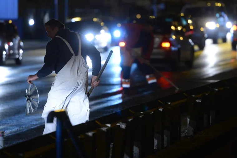 Sudar autobusa i osobnog automobila na križanju Aleje Bologne i Gospodske ulice