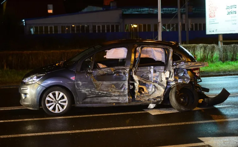 Sudar autobusa i osobnog automobila na križanju Aleje Bologne i Gospodske ulice