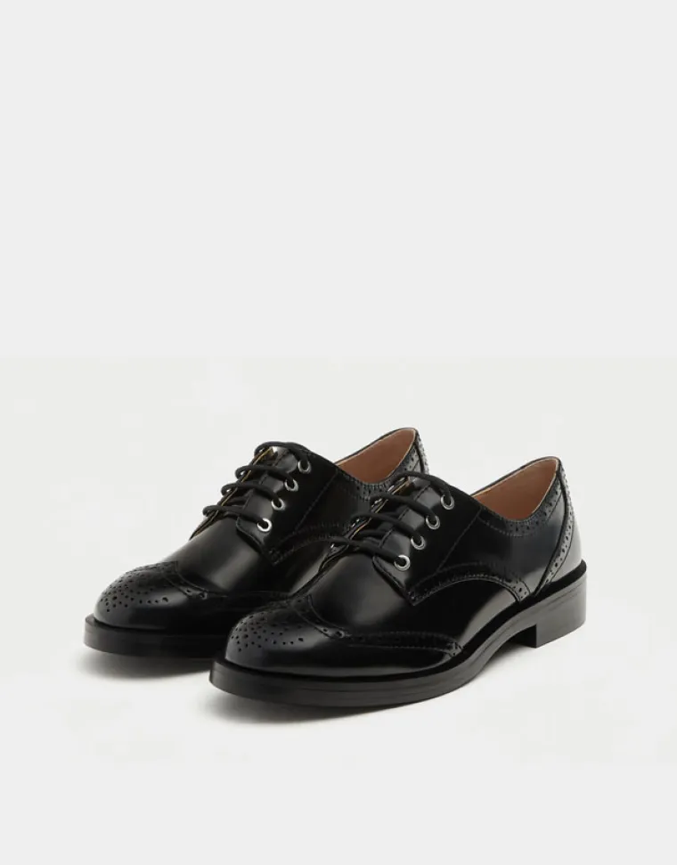 Ravne lakirane cipele, Pull&amp;Bear, 249,90 kuna