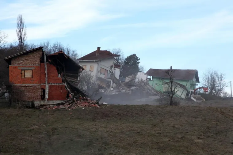U ODRONU STIJENE POTPUNO UNIŠTENO SEDAM KUĆA: Premijer Plenković obišao poplavljena područja u Hrvatskoj Kostajnici