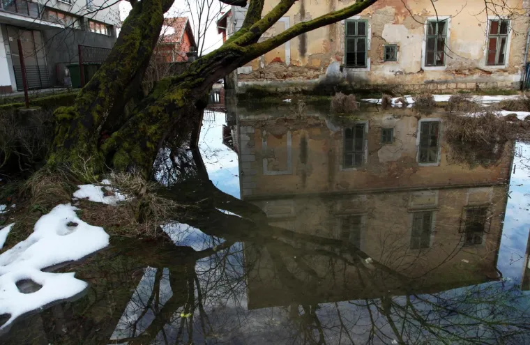 POPLAVA U HRVATSKOJ KOSTAJNICI: Una poplavila ulice i kuće