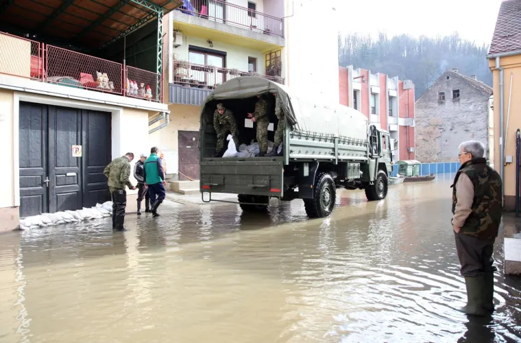 POPLAVA U HRVATSKOJ KOSTAJNICI: Una poplavila ulice i kuće