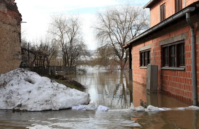POPLAVA U HRVATSKOJ KOSTAJNICI: Una poplavila ulice i kuće