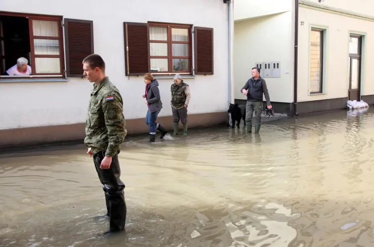 POPLAVA U HRVATSKOJ KOSTAJNICI: Una poplavila ulice i kuće