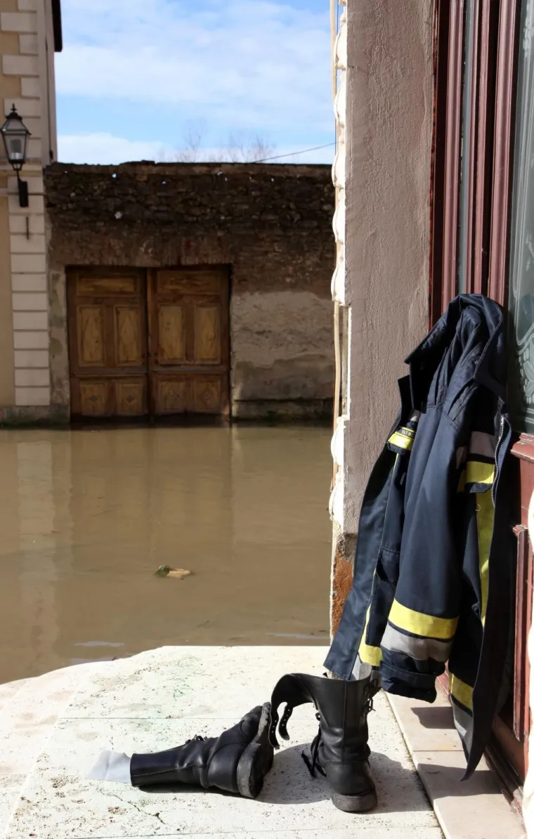 POPLAVA U HRVATSKOJ KOSTAJNICI: Una poplavila ulice i kuće