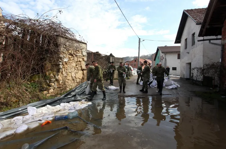POPLAVA U HRVATSKOJ KOSTAJNICI: Una poplavila ulice i kuće
