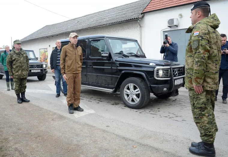 PRIPREME ZA OBRANU OD POPLAVE U PUNOM JEKU: Ministar Krstičević posjetio pripadnike Hrvatske vojske koji se za sve brinu