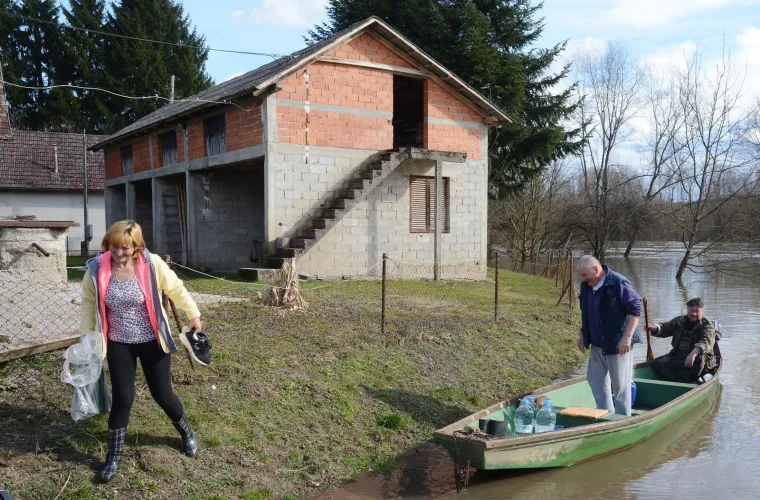 PRIPREME ZA OBRANU OD POPLAVE U PUNOM JEKU: Ministar Krstičević posjetio pripadnike Hrvatske vojske koji se za sve brinu