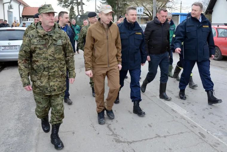 Posjetio ih je ministar obrane Damir Krstičević koji se na licu mjesta uvjerio u djelotvornost hrvatskih vojnika.