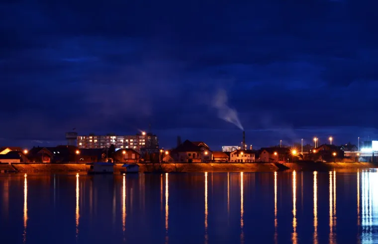 Gusti dim iz rafinerijskih dimnjaka u Slavonskom Brodu &scaron;iri nesnosan smrad