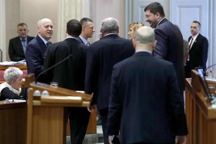Danas su na sjednicu Sabora zastupnici do&scaron;li nasmijana lica