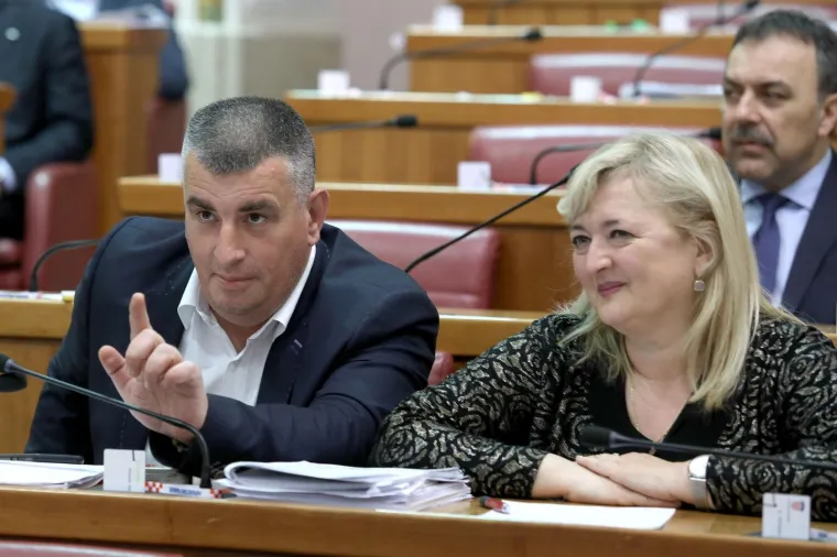 Danas su na sjednicu Sabora zastupnici do&scaron;li nasmijana lica