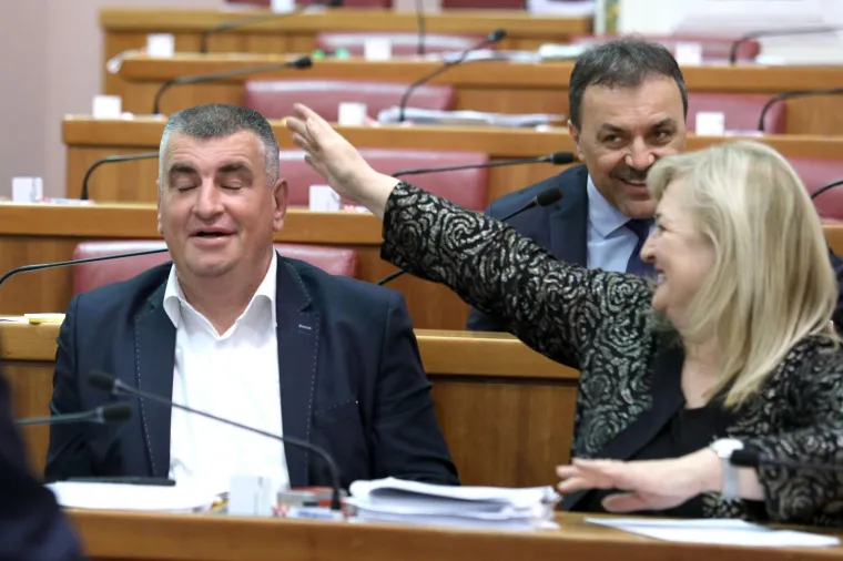 Danas su na sjednicu Sabora zastupnici do&scaron;li nasmijana lica