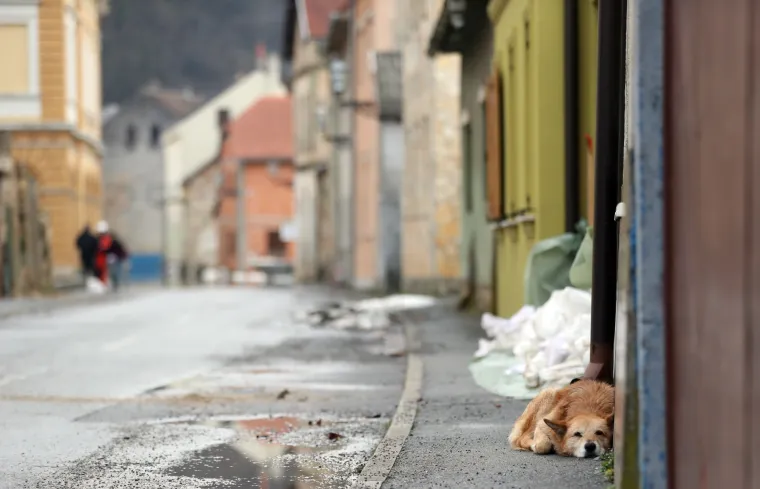 Hrvatska Kostajnica: Iako je vodostaj Une u opadanju, na snazi je jo&scaron; uvijek izvanredno stanje
