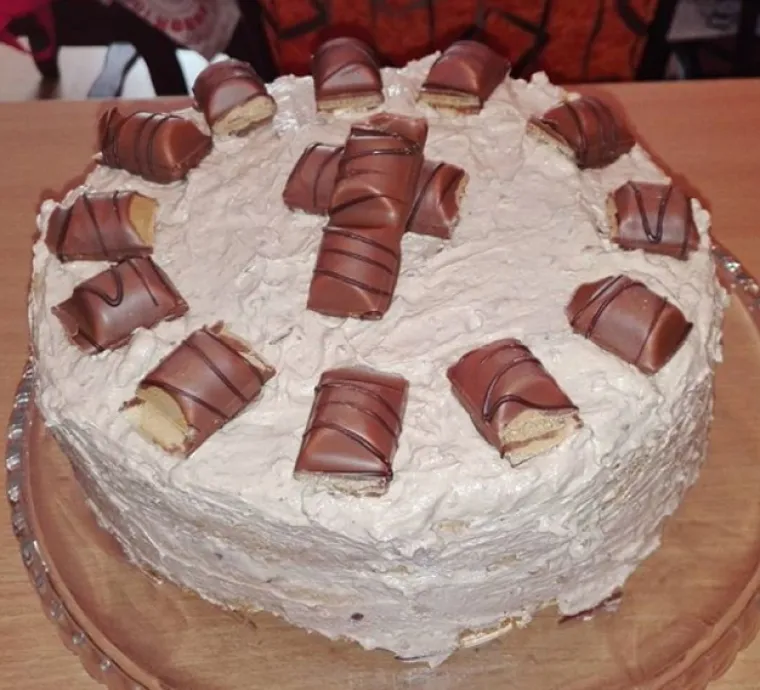 Natjerat će vam slinu na usta: Najslasnije Kinder Bueno torte koje ste ikada vidjeli