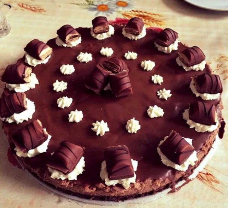 Natjerat će vam slinu na usta: Najslasnije Kinder Bueno torte koje ste ikada vidjeli